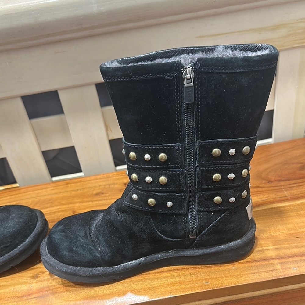 Ugg | Black Studded Boots with Fur Lining - Picture 8 of 8